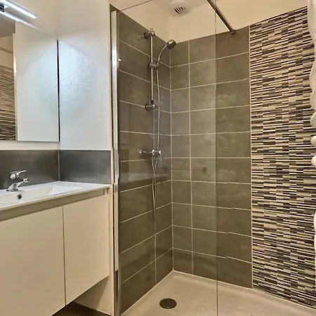 Pour 6 Personnes Vila